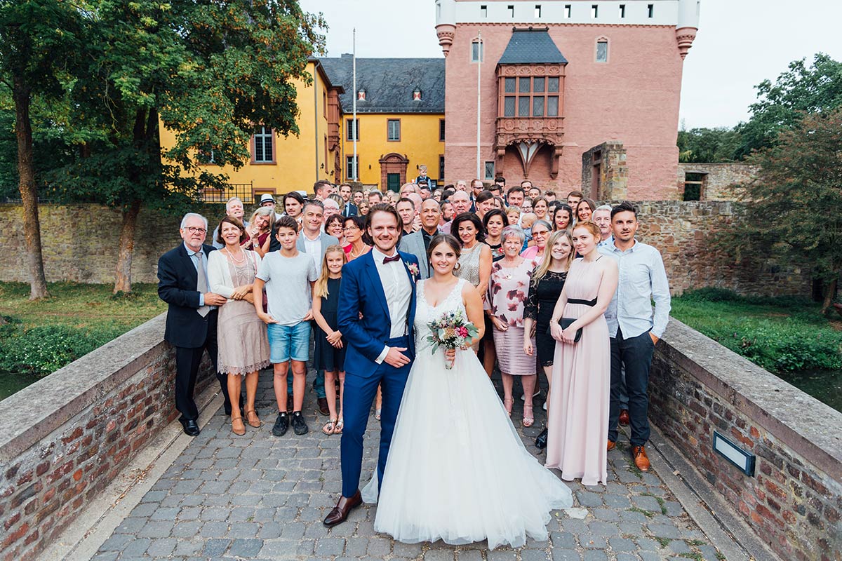 Schloss Burgau Hochzeit Gruppenfoto